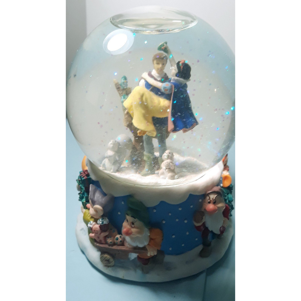 Disney Snow White And The Seven Dwarfs Musical Snow Globe